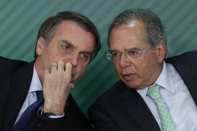 Bolsonaro envia ao Congresso projeto que altera ICMS sobre combustíveis